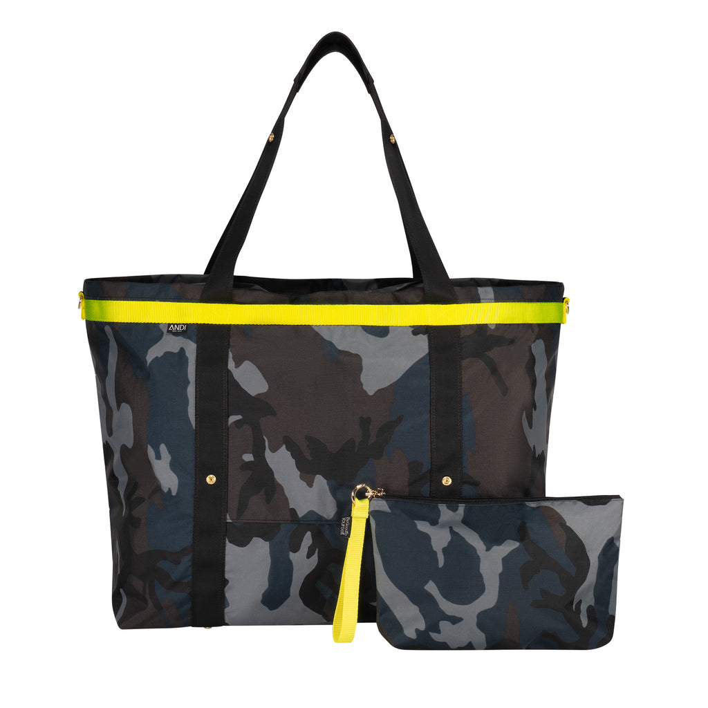 Extra large ANDI Camouflage travel bag with snap-out wristlet