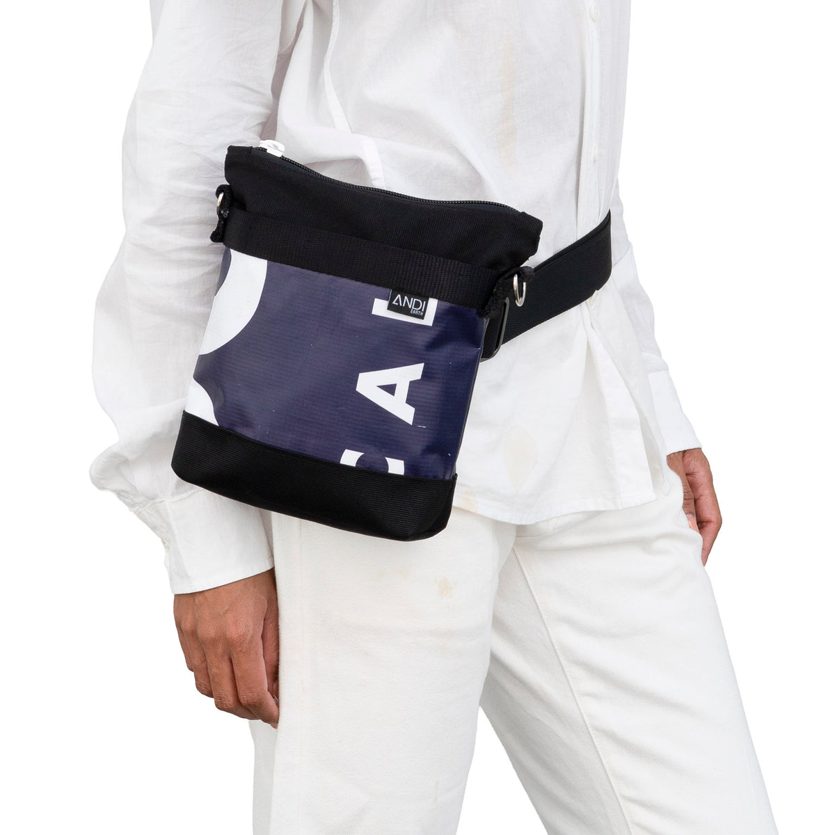 Belt bag — Strap through belt loops