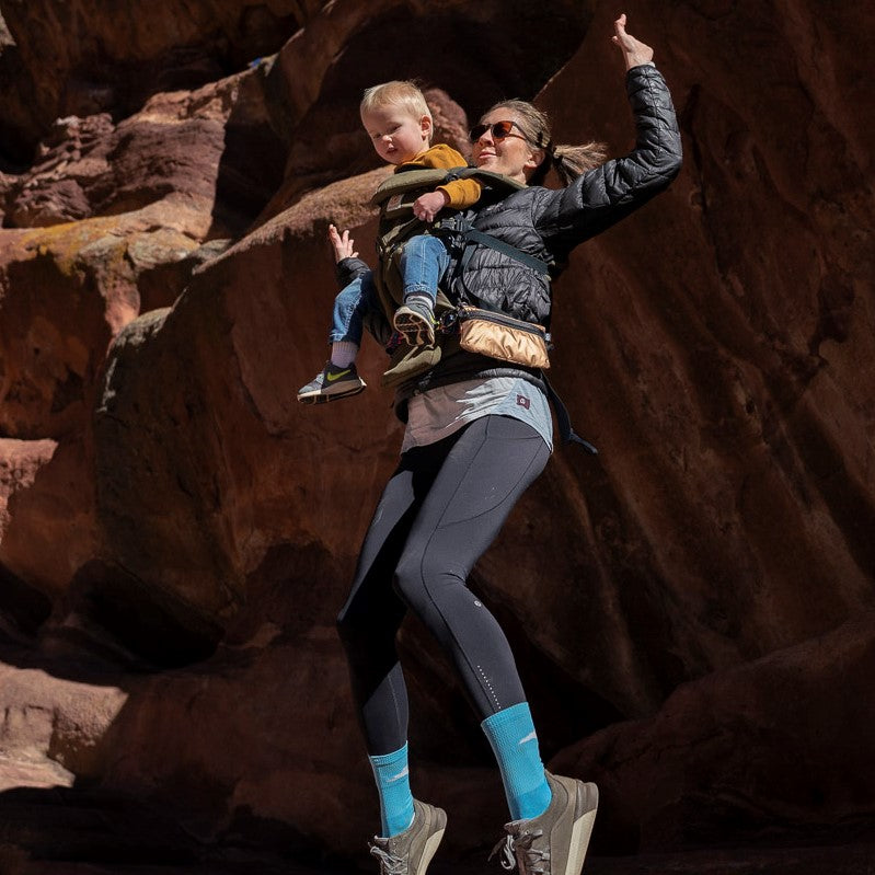 Woman flying with baby and ANDI convertible belt bag at Red Rocks | Urban Clutch Techno Wanderer